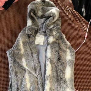 My daughter outgrew this super cute faux fur vest.